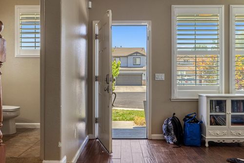5323 St Elmo Court, Riverbank, CA, 95367 | Card Image