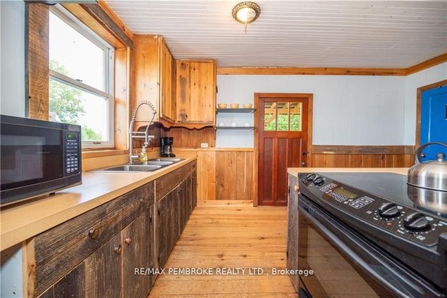 8744 Highway 60 Highway, Home with 3 bedrooms, 1 bathrooms and 20 parking in North Algona Wilberforce ON | Image 4