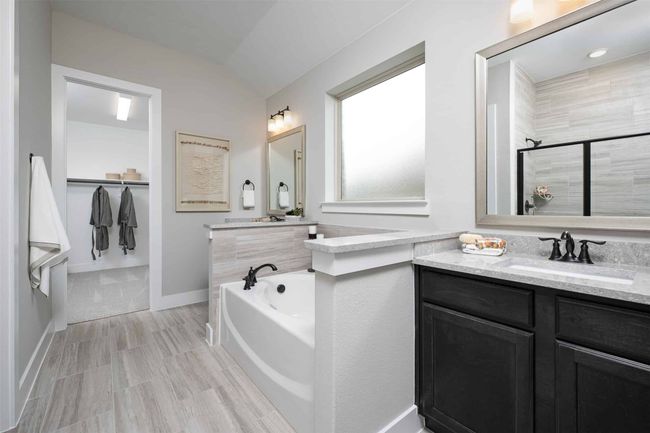 Primary Bathroom | Image 14