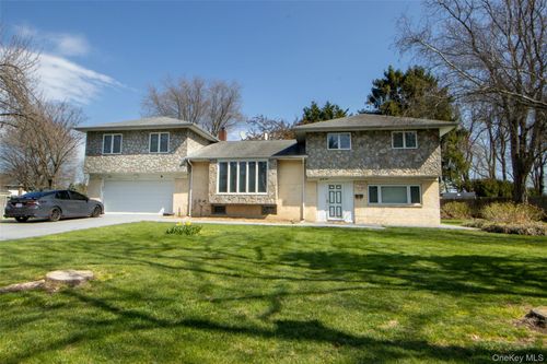 31 Cherrywood Dr, East Northport, NY, 11731-4323 | Card Image