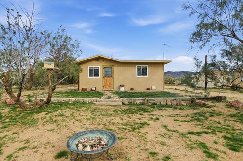 781 S Hano Rd, Golden Valley, AZ, 86413-8859 | Card Image