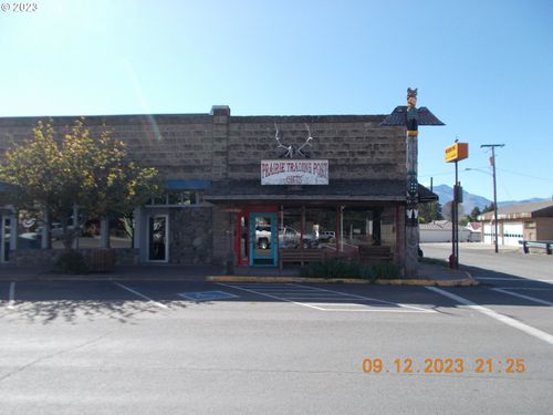 147 Sw Front St, Prairie City, OR, 97869-2064 | Card Image