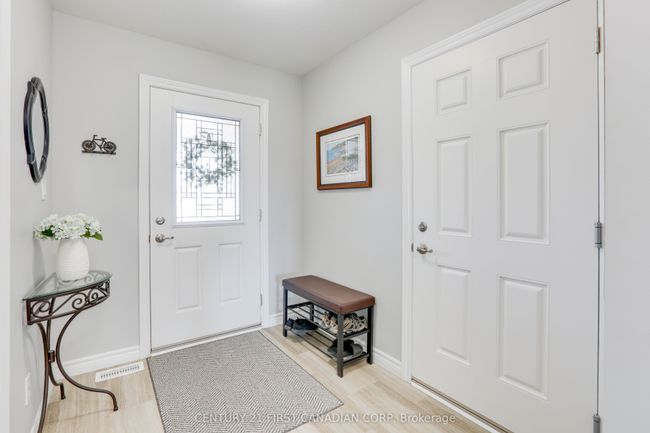 18 Windward Way N, House other with 2 bedrooms, 2 bathrooms and 2 parking in Goderich ON | Image 5