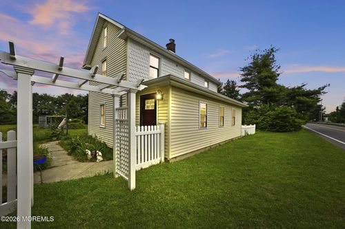 884 Monmouth Rd, Cream Ridge, NJ, 08514-1819 | Card Image