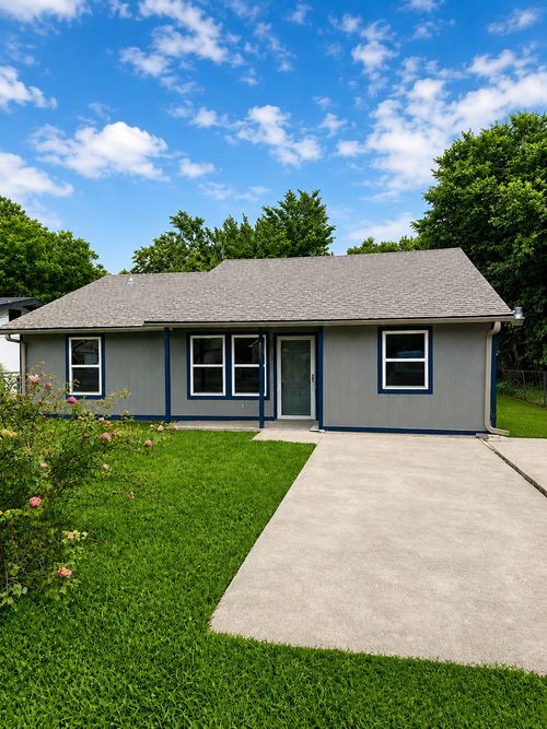 106 N 4th St, Crandall, TX, 75114-2500 | Card Image