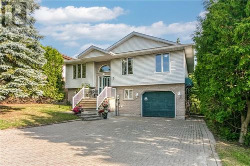 2 Embassy Crt, Sudbury, ON, P3A5X4 | Card Image
