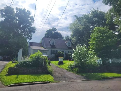 99 Woodbury Ave, Stamford, CT, 06907-1930 | Card Image