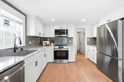 46 Clark St, Winchester, MA, 01890-1806 | Card Image