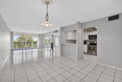 412-7011 Environ Blvd, Lauderhill, FL, 33319-4278 | Card Image