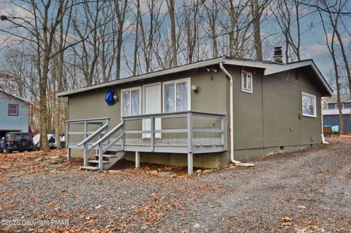 17 Hilltop Cir, East Stroudsburg, PA, 18302-9288 | Card Image