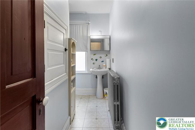 170 S Whitfield St, Home with 3 bedrooms, 2 bathrooms and 4 parking in Nazareth PA | Image 10
