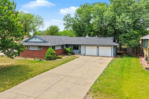 840 Pine Ct, McPherson, KS, 67460-5246 | Card Image