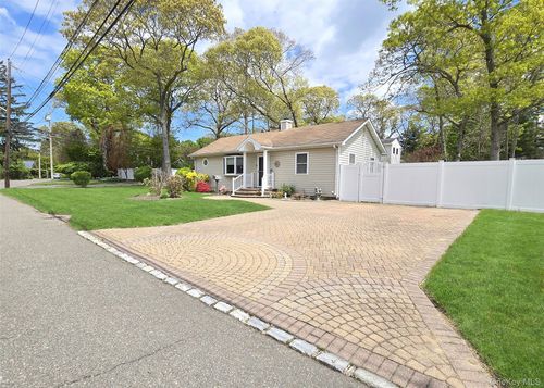 33 Pleasure Avenue, Brookhaven, NY, 11779 | Card Image