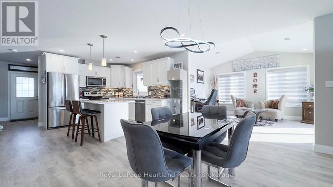 273 Lake Breeze Dr, House other with 2 bedrooms, 2 bathrooms and 3 parking in Goderich ON | Image 16