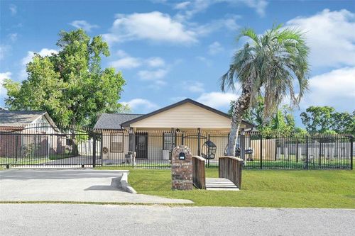 7337 Miley St, Houston, TX, 77028-4327 | Card Image