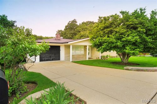 50 W Oak Hill Dr, Ellisville, MO, 63021-4713 | Card Image