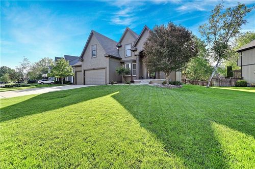 5012 W 163rd St, Overland Park, KS, 66085-8243 | Card Image