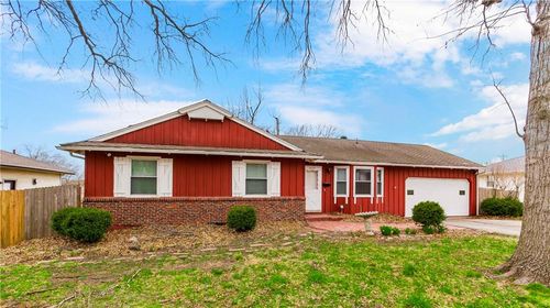 7504 Maple Ln, Raytown, MO, 64138-1646 | Card Image