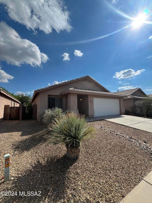 10372 E Ravenswood Street, Tucson, AZ, 85747 | Card Image