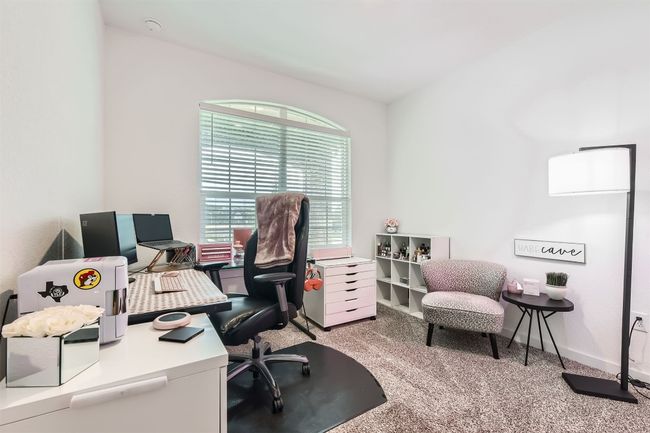 View of carpeted home office | Image 17