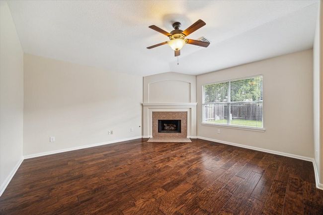 Gather the family or host game night in this cozy-yet-spacious living area. A gas log fireplace adds just the right amount of warmth and ambiance for the potential freezing nights in January or February. This year, the Houston and Katy areas got snow! | Image 8