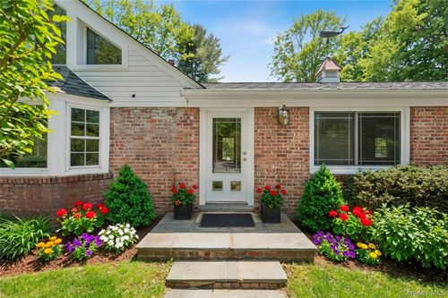 d-29 Squiretown Rd, Hampton Bays, NY, 11946-2011 | Card Image