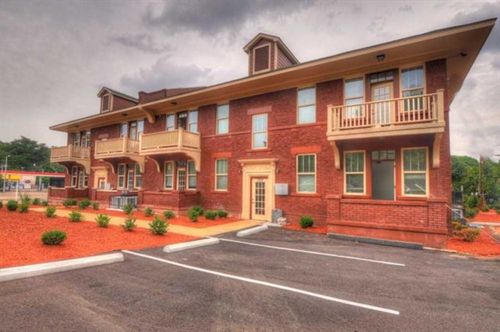 528 E Parkway N, Memphis, TN, 38112-5426 | Card Image