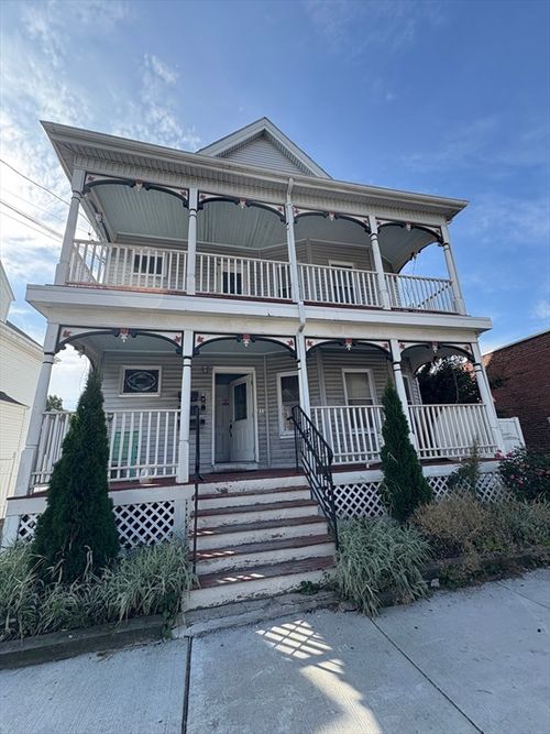 211 Elm St, Everett, MA, 02149-5243 | Card Image