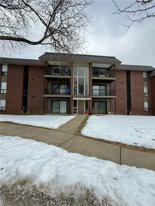 10-701 College Park Dr., Coraopolis, PA, 15108 | Card Image