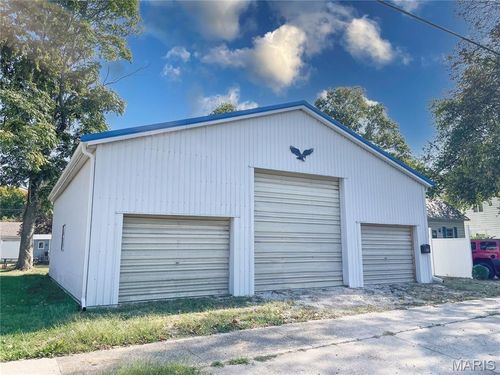 620 N Chestnut St, Litchfield, IL, 62056-1611 | Card Image