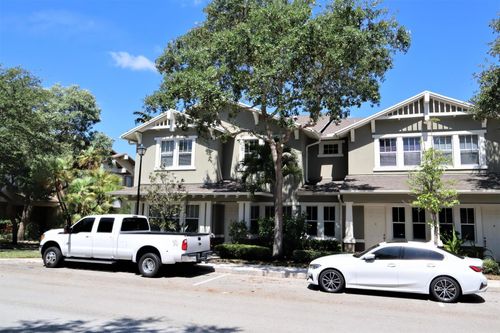 2-580 Pacific Grove Dr, West Palm Beach, FL, 33401-8314 | Card Image