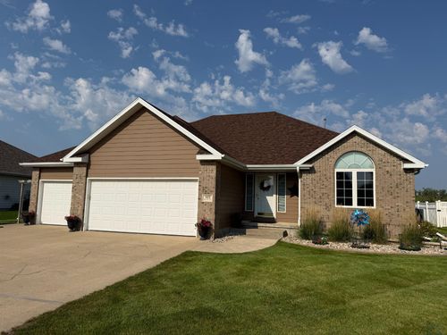 503 Baywood Ct, Sergeant Bluff, IA, 51054-8903 | Card Image