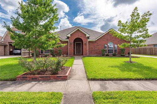 411 Senna Ave, League City, TX, 77573-6425 | Card Image