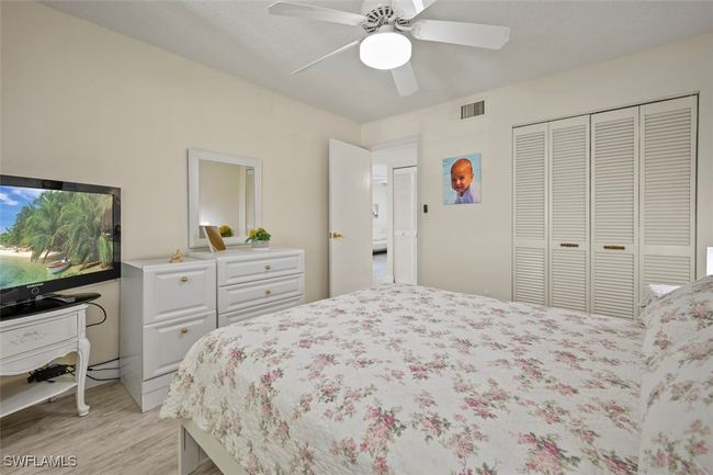 E210 - 1055 Forest Lakes Dr, Condo with 2 bedrooms, 2 bathrooms and null parking in NAPLES FL | Image 18