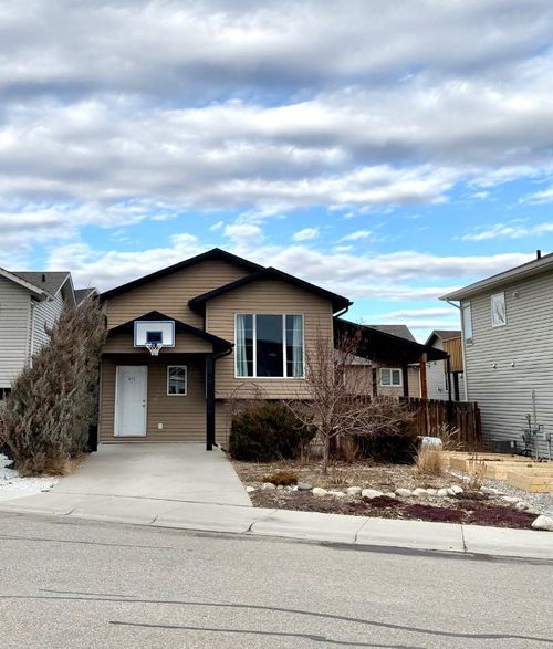 633 48 Ave, Coalhurst, AB, T0L0V2 | Card Image