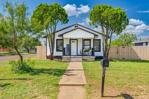 302 E 38th St, San Angelo, TX, 76903-2230 | Card Image