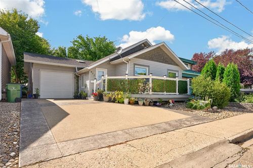 892 Elgin Avenue, Moose Jaw, SK, S6H4G7 | Card Image