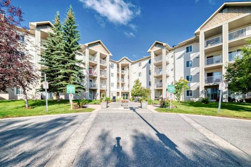 425-1717 60 St Se, Calgary, AB, T2A7Y7 | Card Image