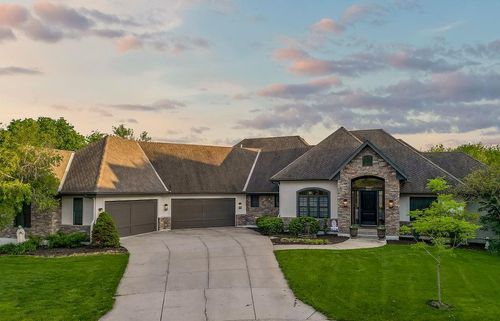 16332 Larsen St, Overland Park, KS, 66221-8520 | Card Image