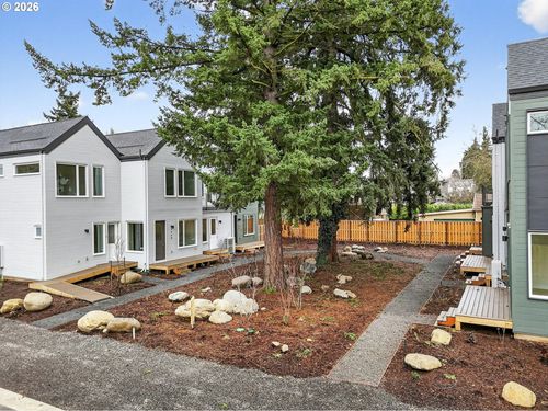 7224 Ne Going St, Portland, OR, 97218-3500 | Card Image