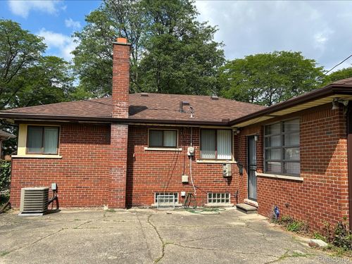 21630 Gardner St, Oak Park, MI, 48237-2644 | Card Image