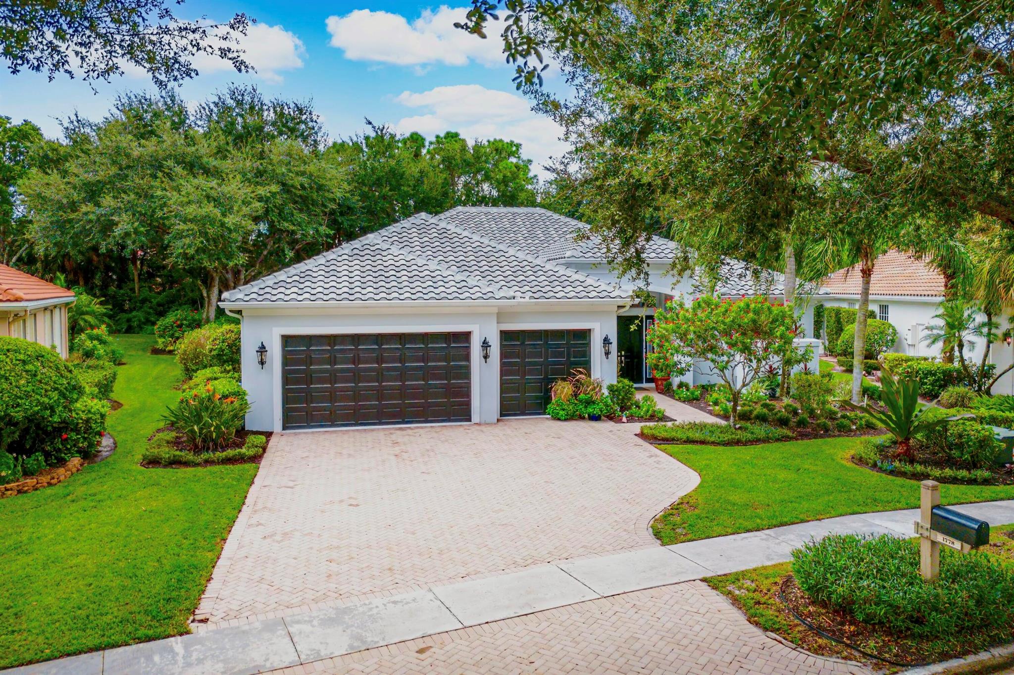 Flagler Manor Cir, West Palm Beach, FL 33411