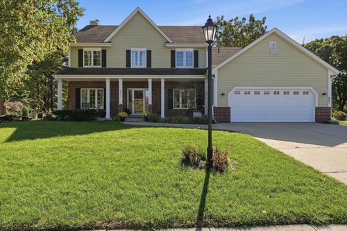 661 Cassie Lynn Ln, Oconomowoc, WI, 53066-6514 | Card Image
