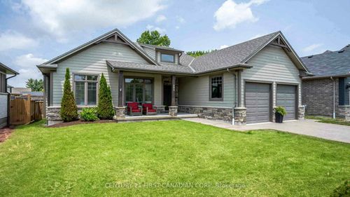 688 Woods Edge Rd, Mount Brydges, ON, N0L1W0 | Card Image