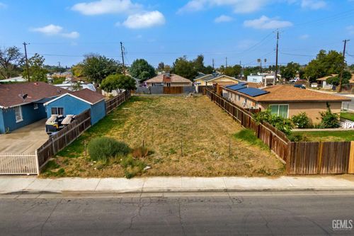 142 Northrup St, Bakersfield, CA, 93307-1855 | Card Image
