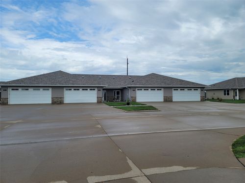 105 E Lincoln Avenue, Fairfield, IA, 52556 | Card Image