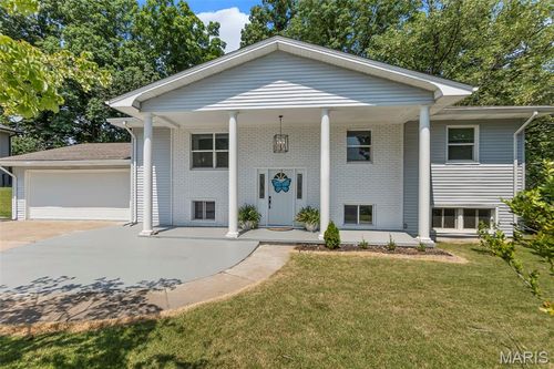 1912 Perryville Rd, Cape Girardeau, MO, 63701-2425 | Card Image