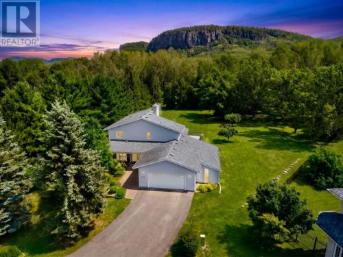 4306 Oak Heights Pl, Home with 3 bedrooms, 3 bathrooms and null parking in Thunder Bay ON | Card Image