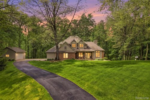 8235 Ironwood Drive, Hamburg Township, MI, 48169 | Card Image