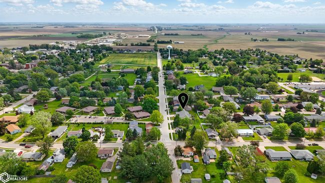1015 E Adams St, Home with 2 bedrooms, 2 bathrooms and null parking in Washington IA | Image 25